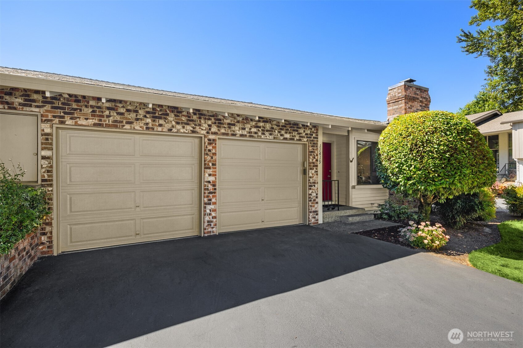 Property Photo:  11419  105 Place NE H28  WA 98033 