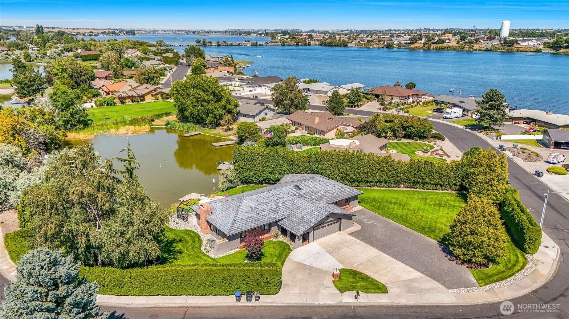 Property Photo:  905 S Laguna Drive  WA 98837 