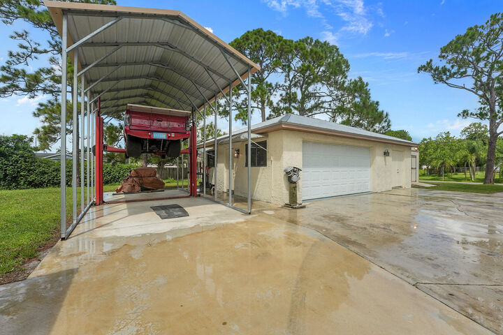 Property Photo: 2410 SW Bayshore Boulevard FL 34984