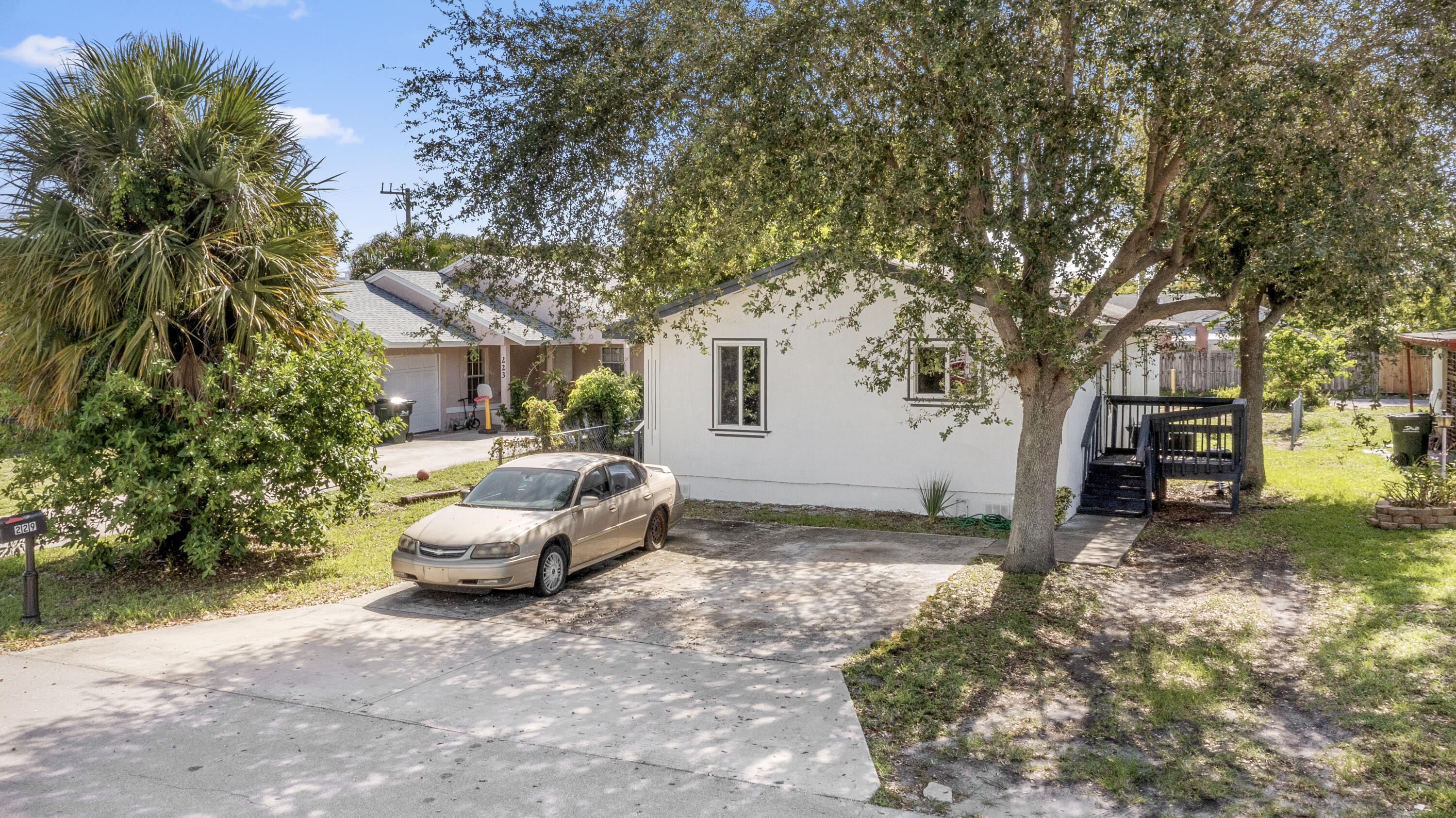 Property Photo:  229 SW 1st Avenue  FL 33444 