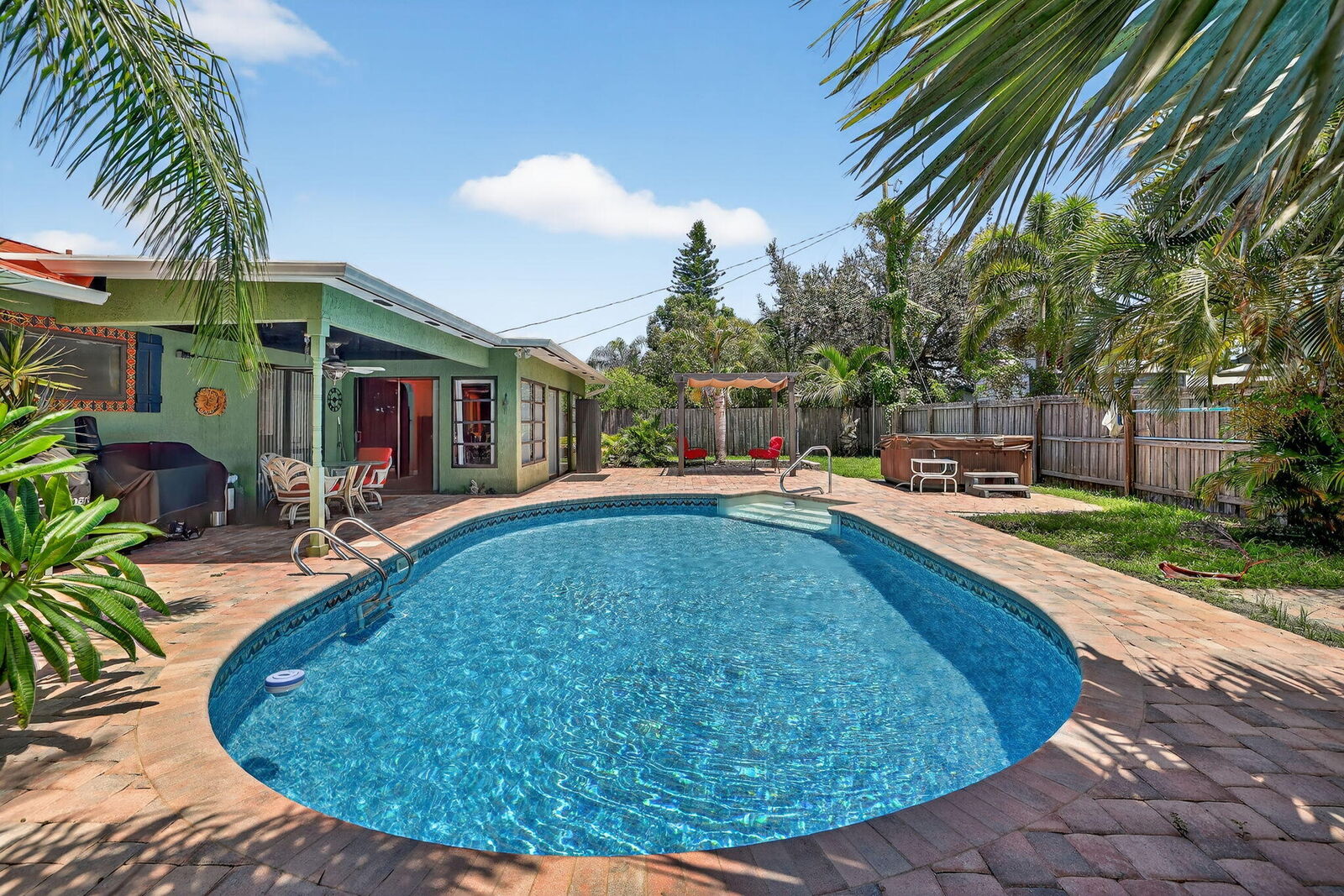 Property Photo:  401 NE Oleander Avenue  FL 34952 