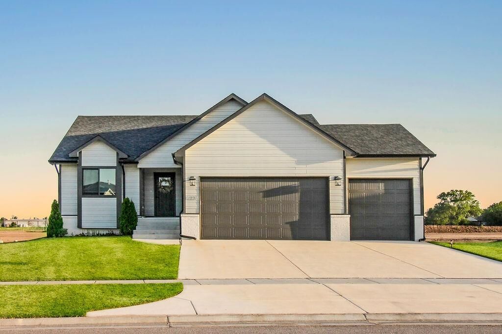 Property Photo: 1223 N Main St KS 67052