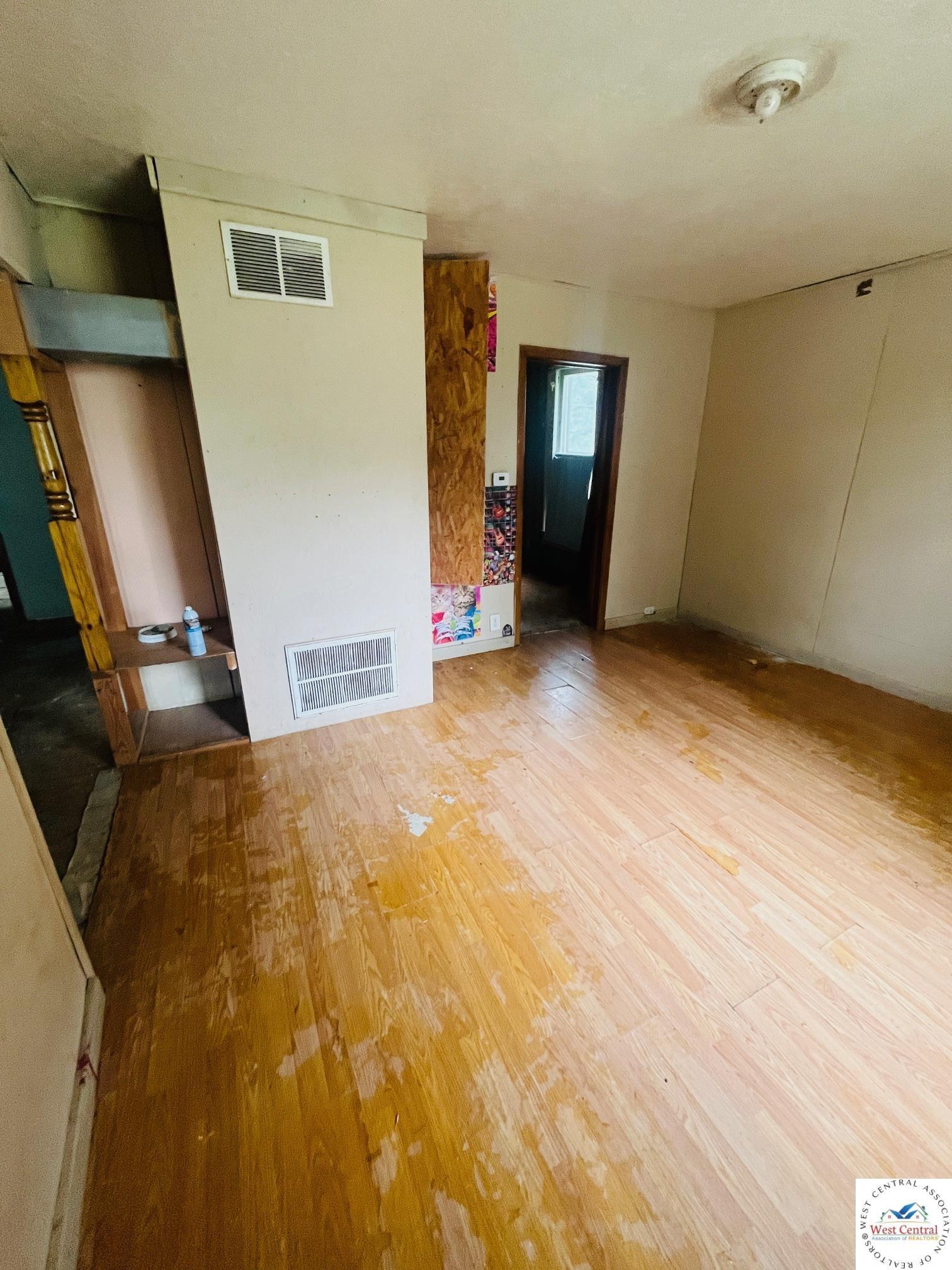 Property Photo: 1704 S Missouri MO 65301