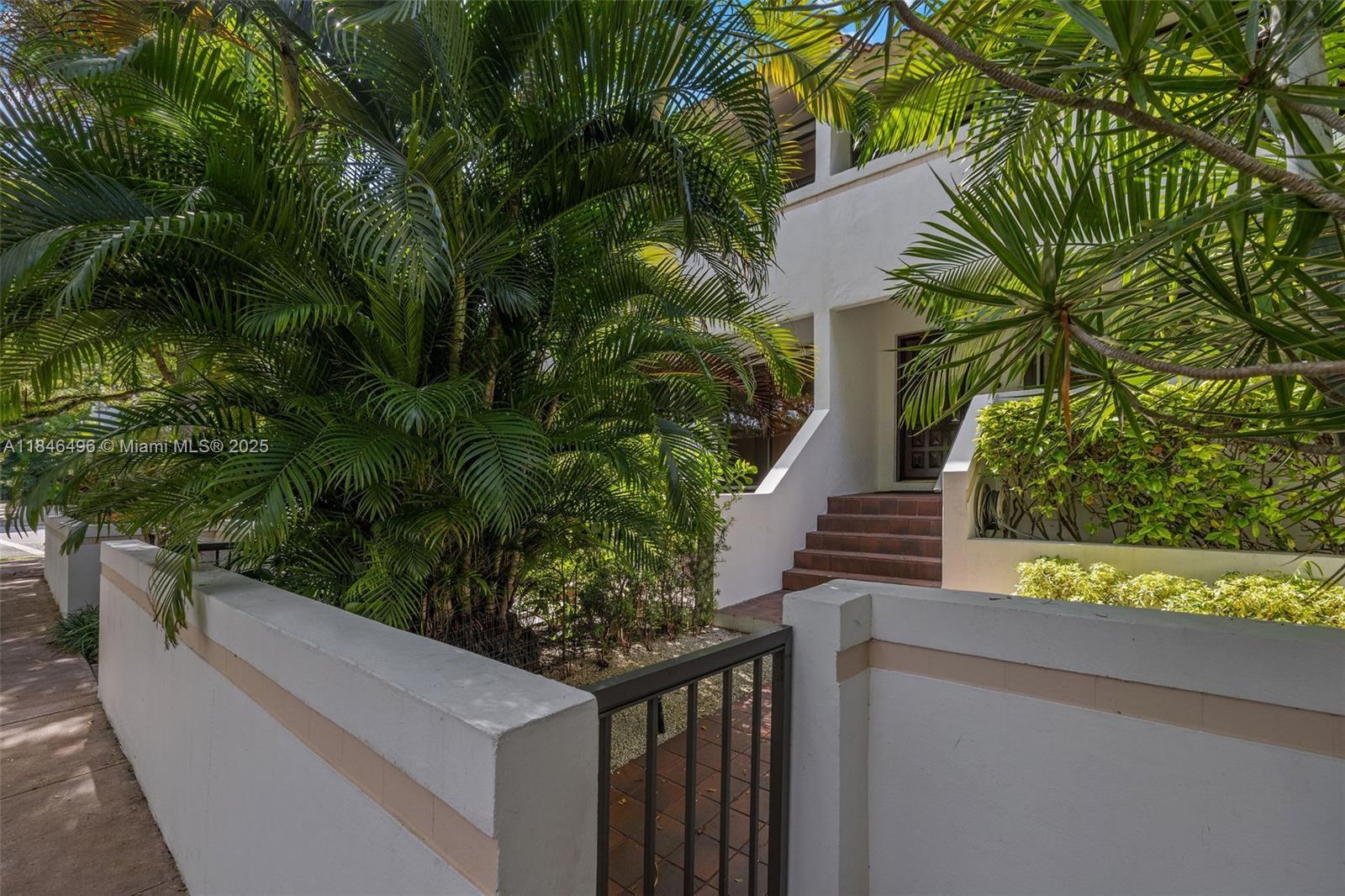 Property Photo: 2600 Cardena St 2 FL 33134