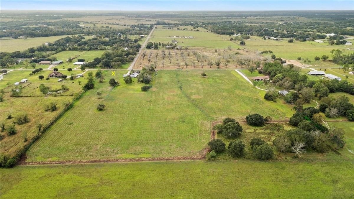 Property Photo: 16435 Wise Rd TX 77622