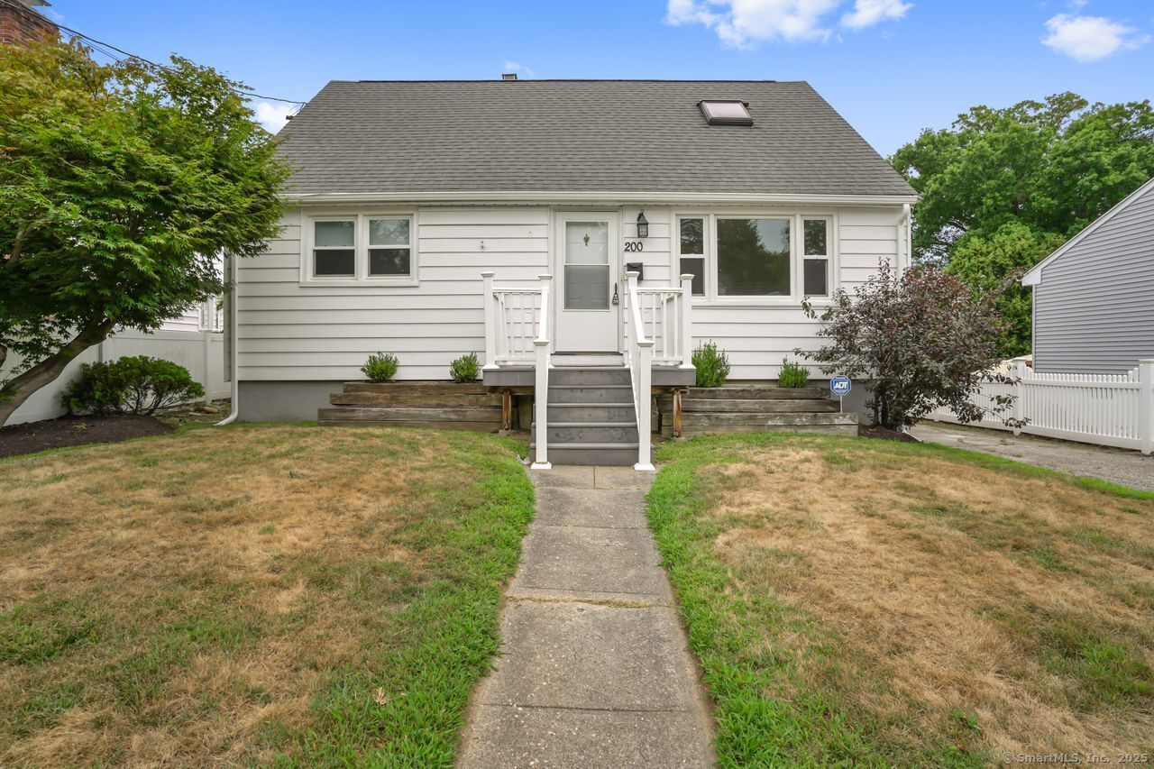 Property Photo: 200 Stratfield Place CT 06606