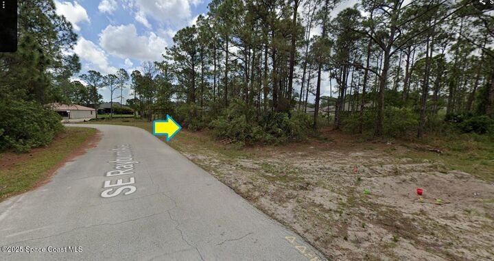 Property Photo: 2598 SE Rayburn Avenue FL 32909
