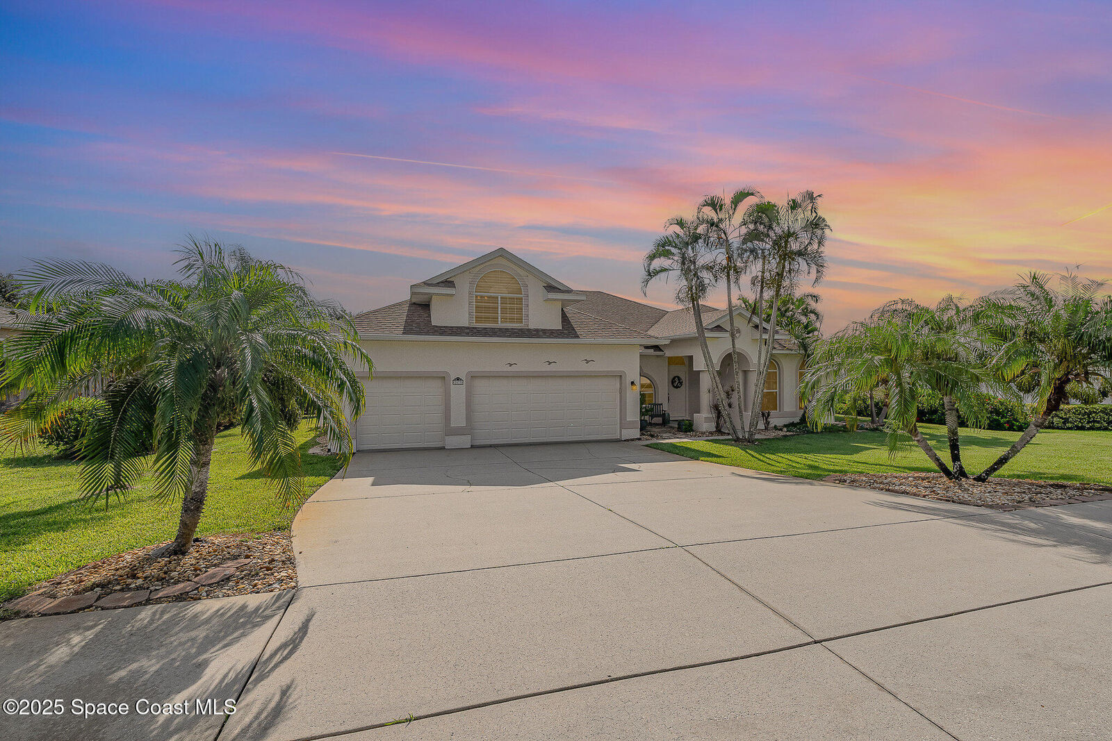 Property Photo: 2578 Long Sandy Circle FL 32952