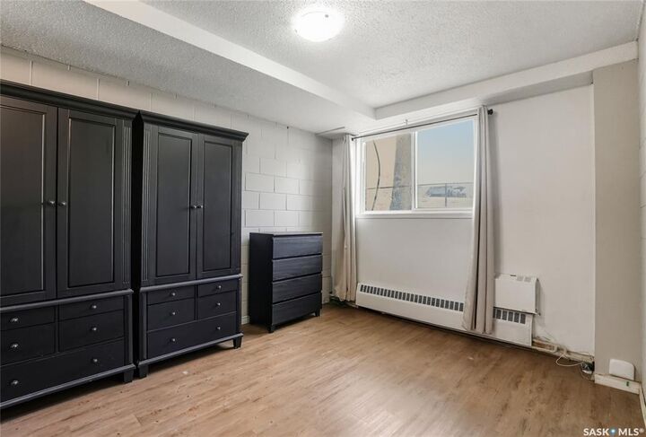 Property Photo: 833 B Avenue N 2A SK S7L 1E6