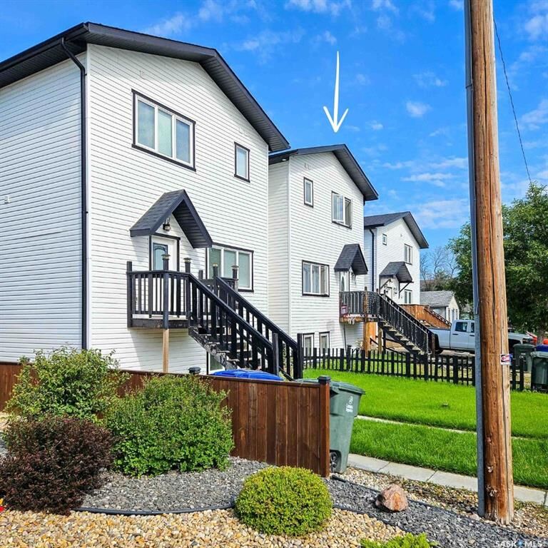 Property Photo: 327B 7th Street E SK S0L 2V0