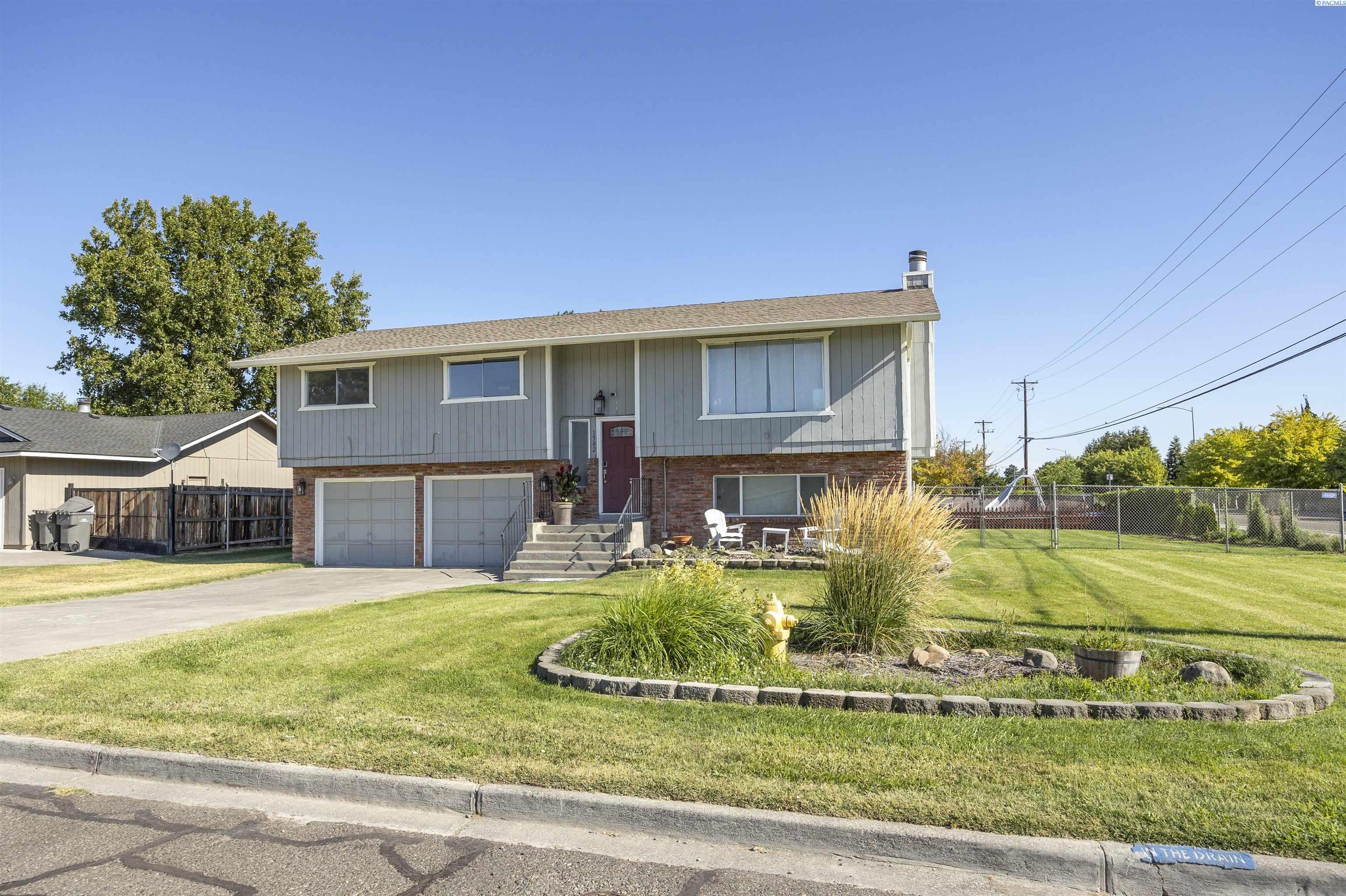 Property Photo: 1502 W 38th Place WA 99337
