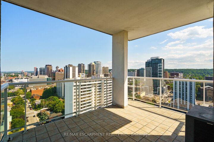 Property Photo:  75 Queen Street N 2203  ON L8R 3J3 