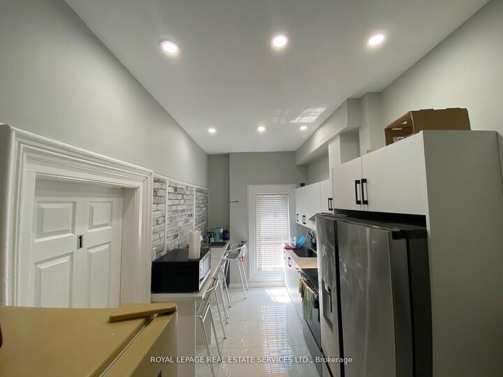 Photo de la propriété:  206 Carlton Street 201  ON M5A 2L1 