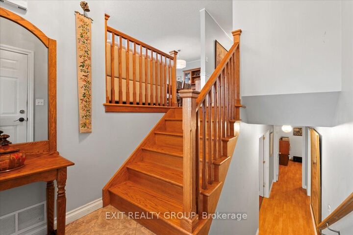 Property Photo:  41 Faraday Gardens  ON K8P 5J5 