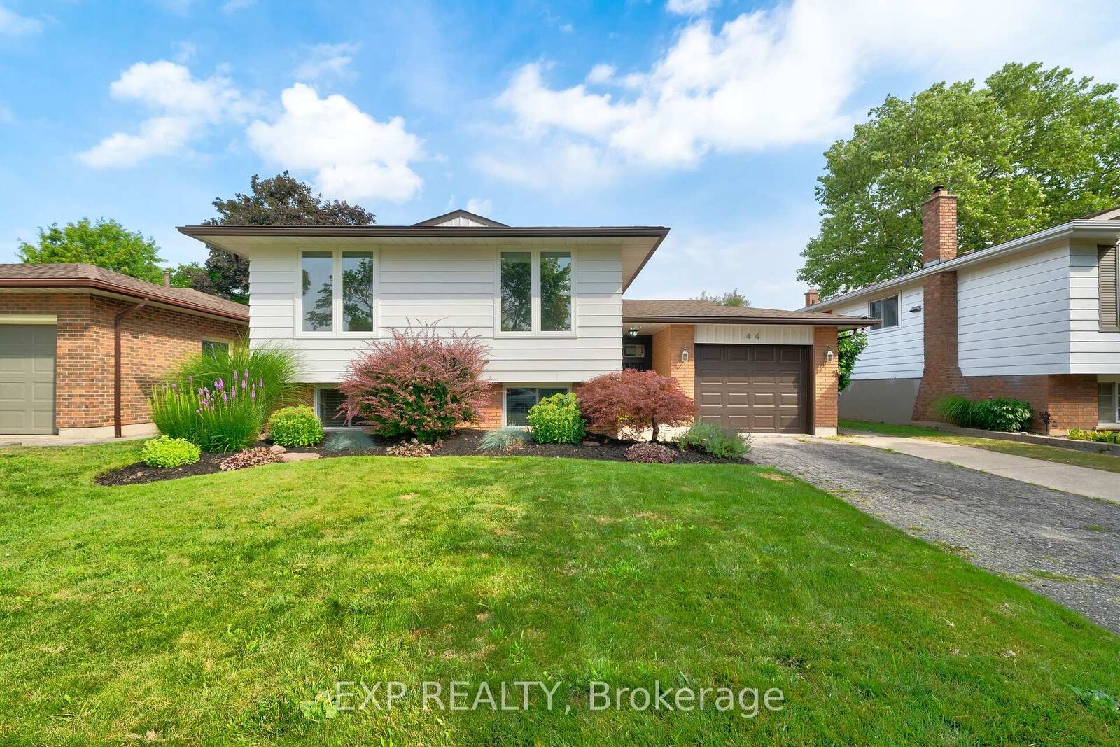 Property Photo:  44 Royal Orchard Crescent  ON L2N 4E9 