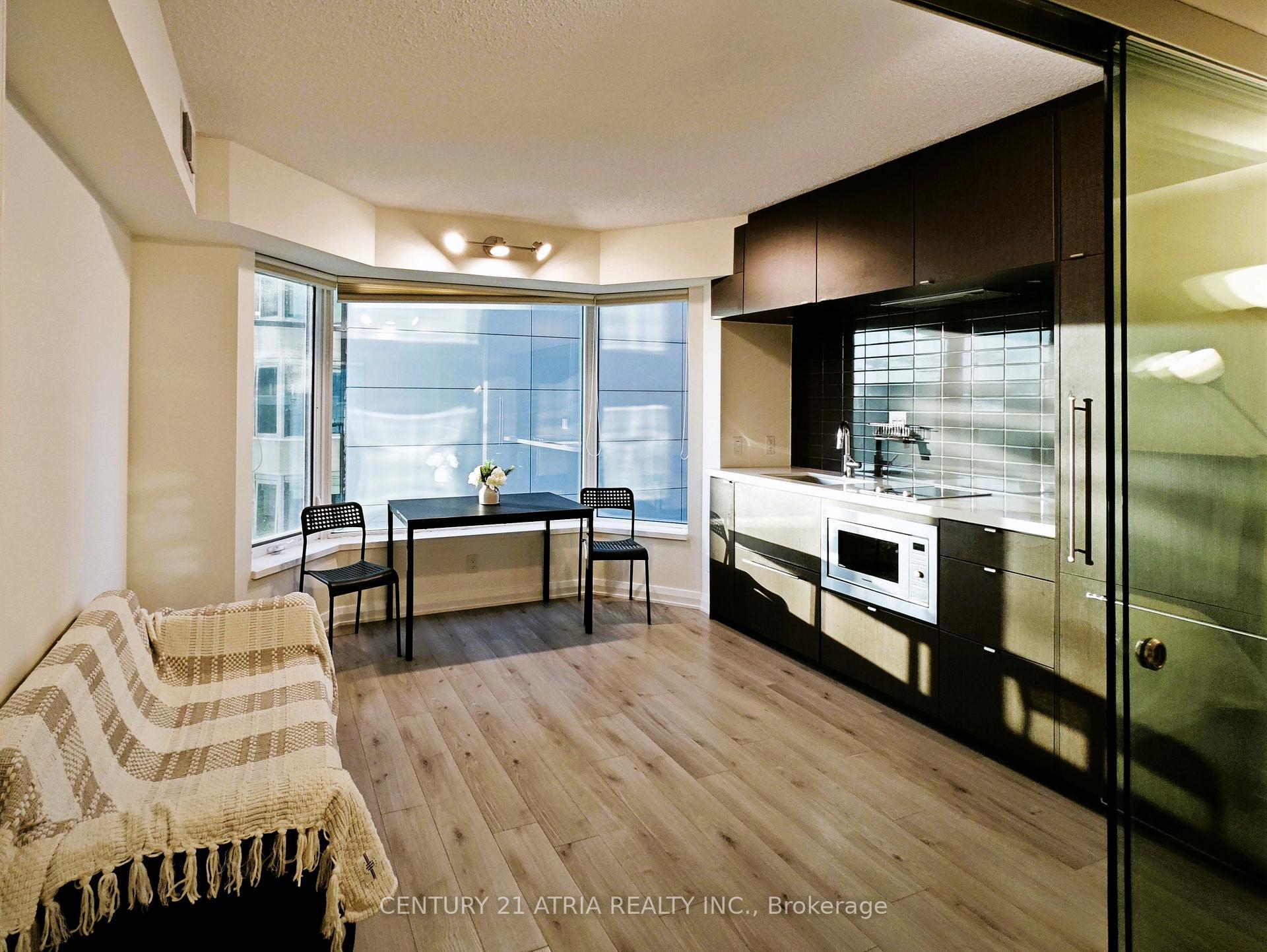 Property Photo: 155 Yorkville Avenue 605 ON M5R 0B4