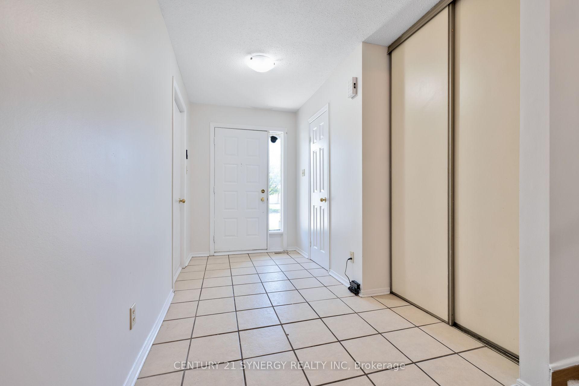 Property Photo: 861 Karsh Drive ON K1G 4T9