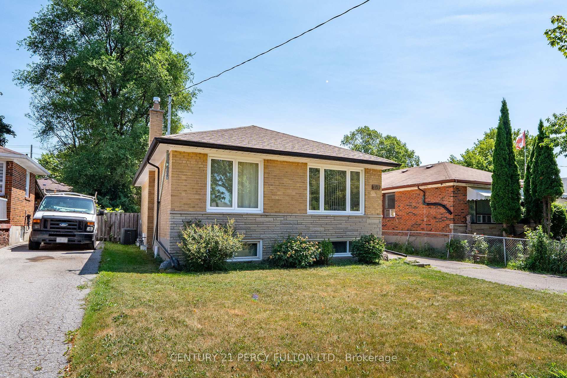 Photo de la propriété:  796 Brimorton Drive  ON M1G 2S9 