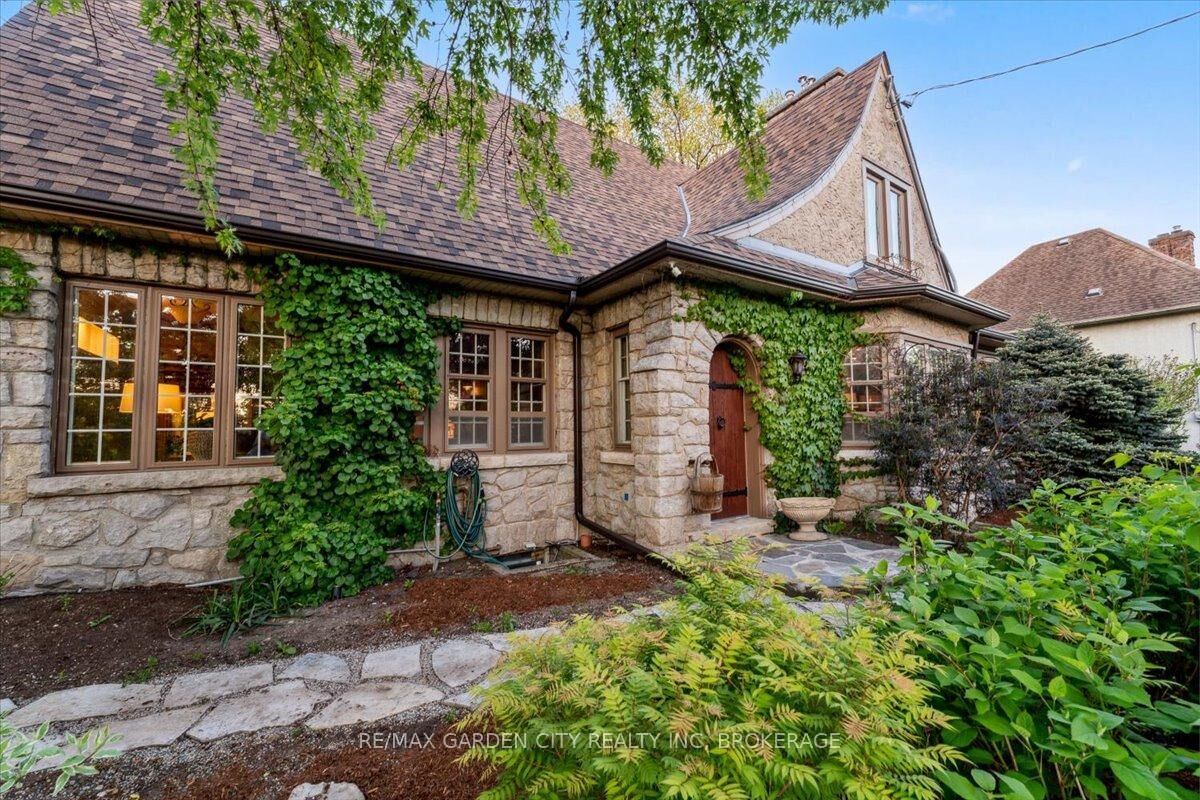 Property Photo: 1 Glenridge Avenue ON L2R 4W5
