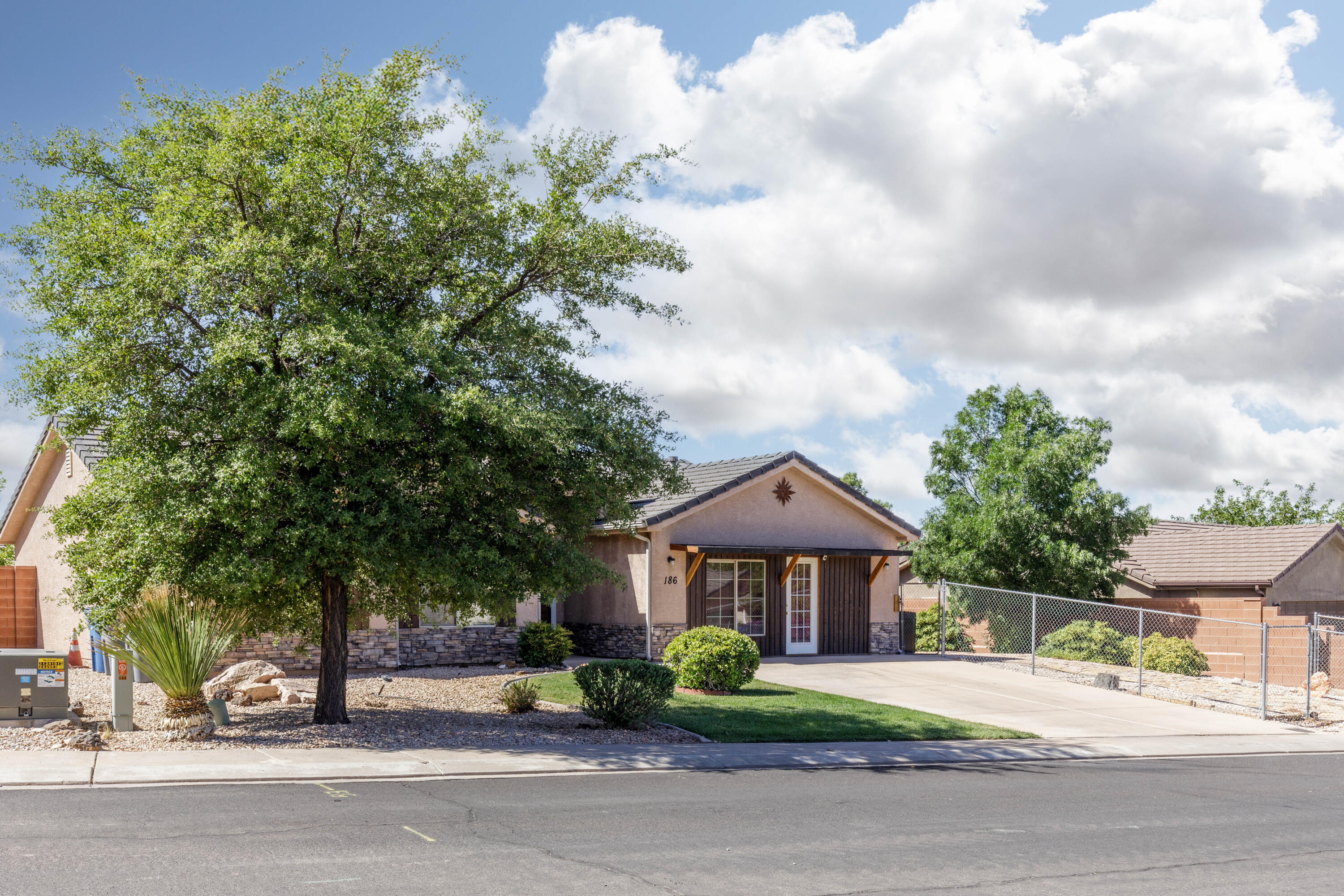 Property Photo: 186 E 645 N UT 84745