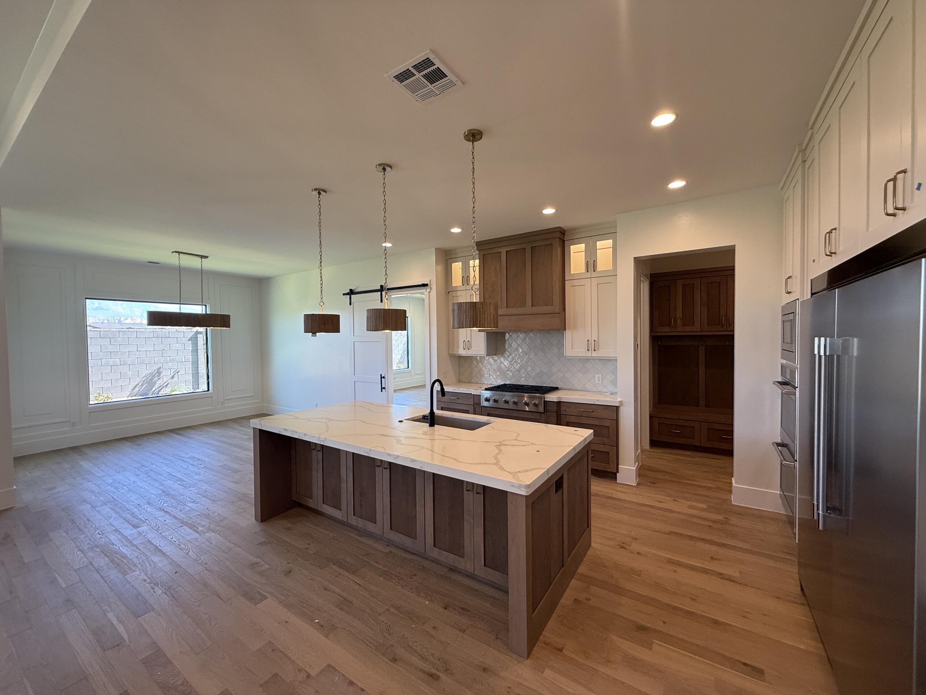 Property Photo: 2627 E Moorland Dr UT 84790