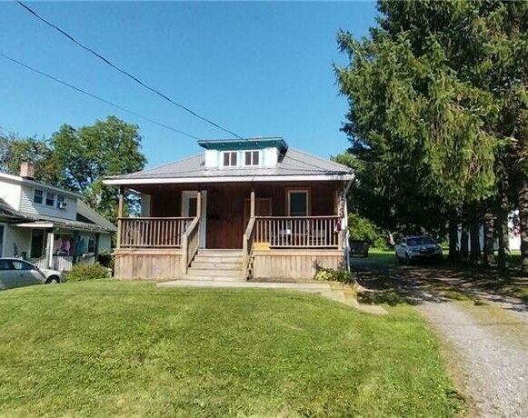 Property Photo: 105 S Parkway NY 13073