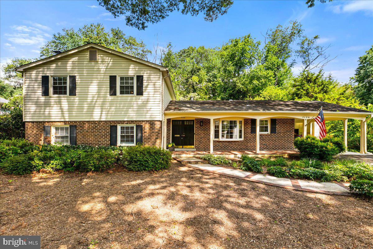 Property Photo: 7128 Devonshire Road VA 22307