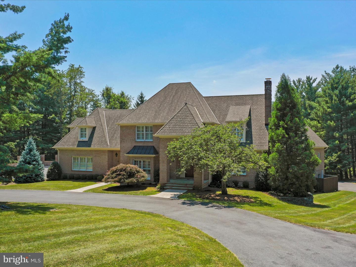Property Photo:  325 Windsor Lane  VA 22602 