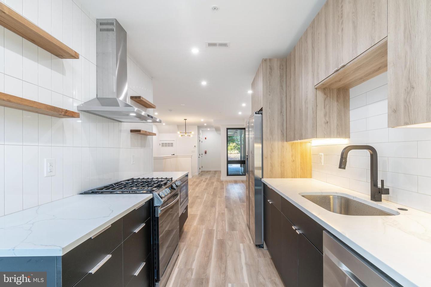 Property Photo:  1527 Ogden Street 1  PA 19130 