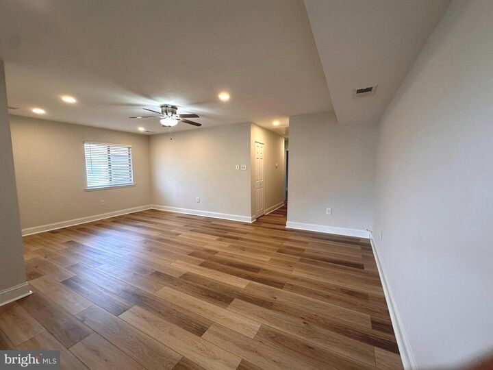 Property Photo: 4141 Meadowland Court 21 VA 20151