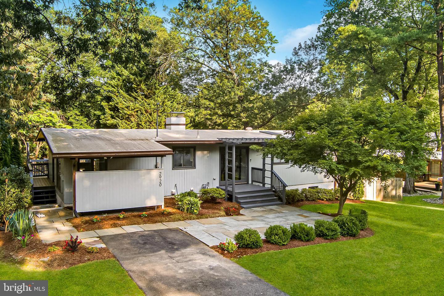 Property Photo:  2920 Meadow View Road  VA 22042 