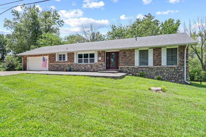 Property Photo: 1417 Colonial Dr MO 65251