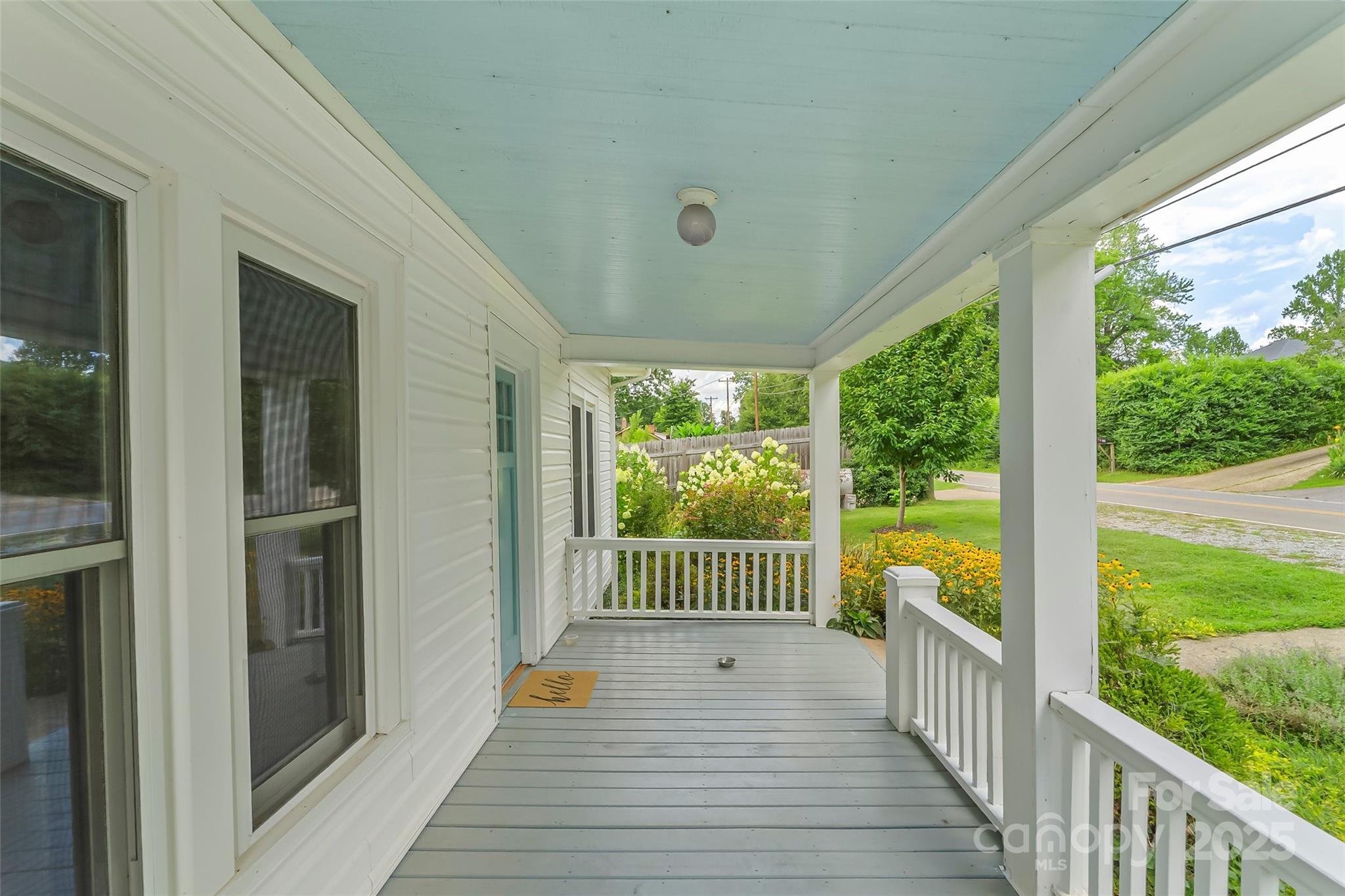 Property Photo: 497 Ridge Road NC 28752