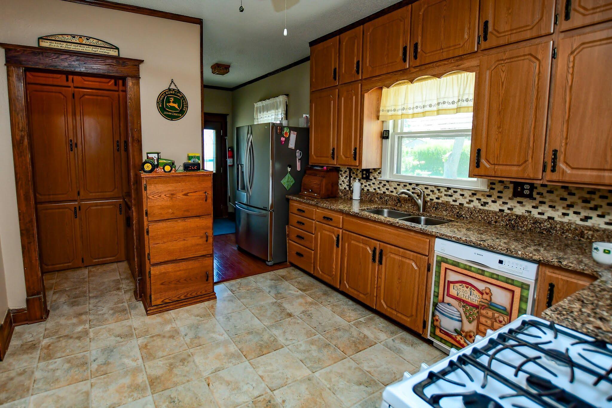 Property Photo: 412 Anderson Street IA 50130