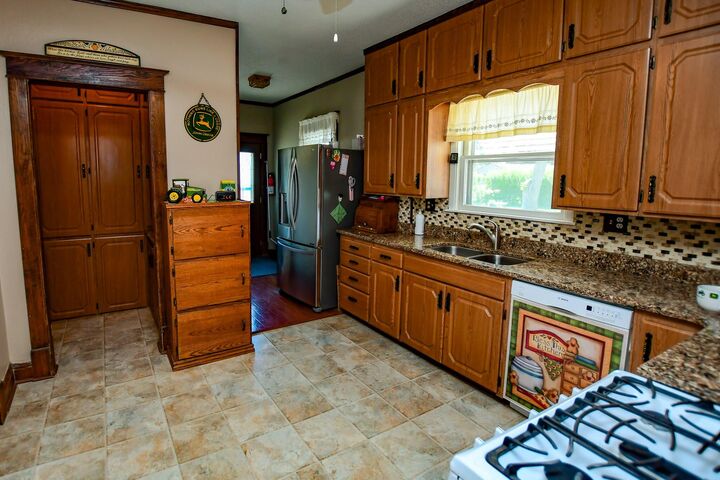 Property Photo:  412 Anderson Street  IA 50130 