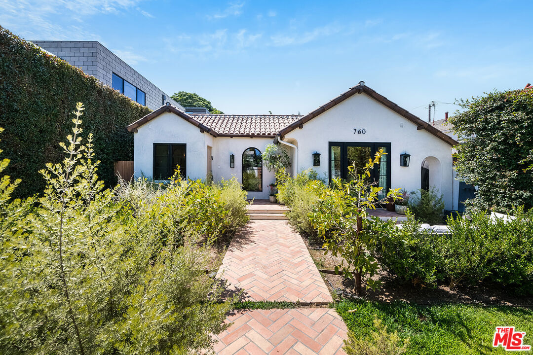 Property Photo:  760 Indiana Ave  CA 90291 
