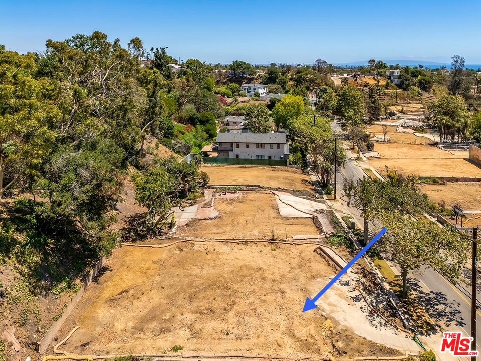 Property Photo:  954 Bienveneda Ave  CA 90272 