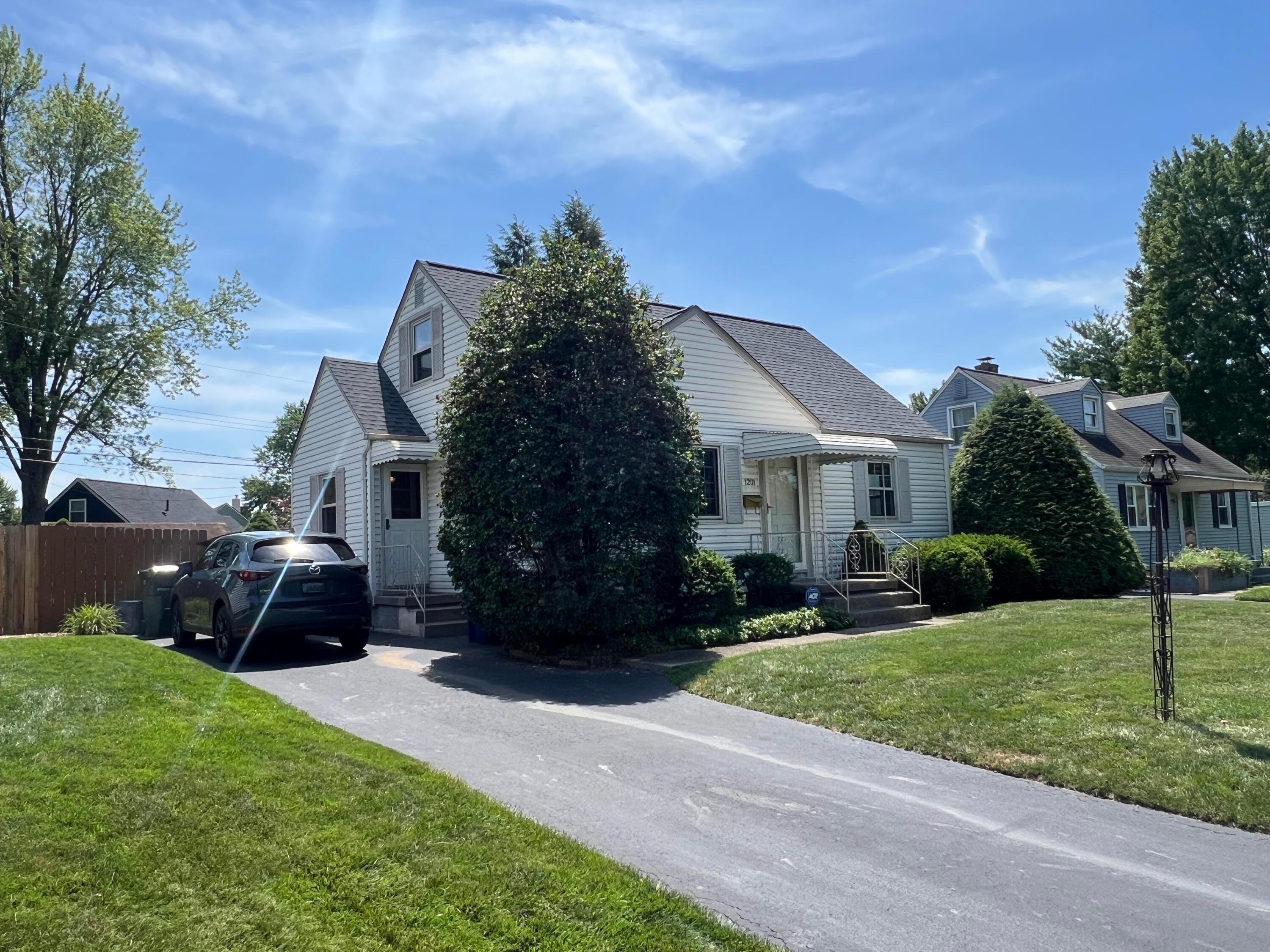 Property Photo: 1201 Bryson Road OH 43224