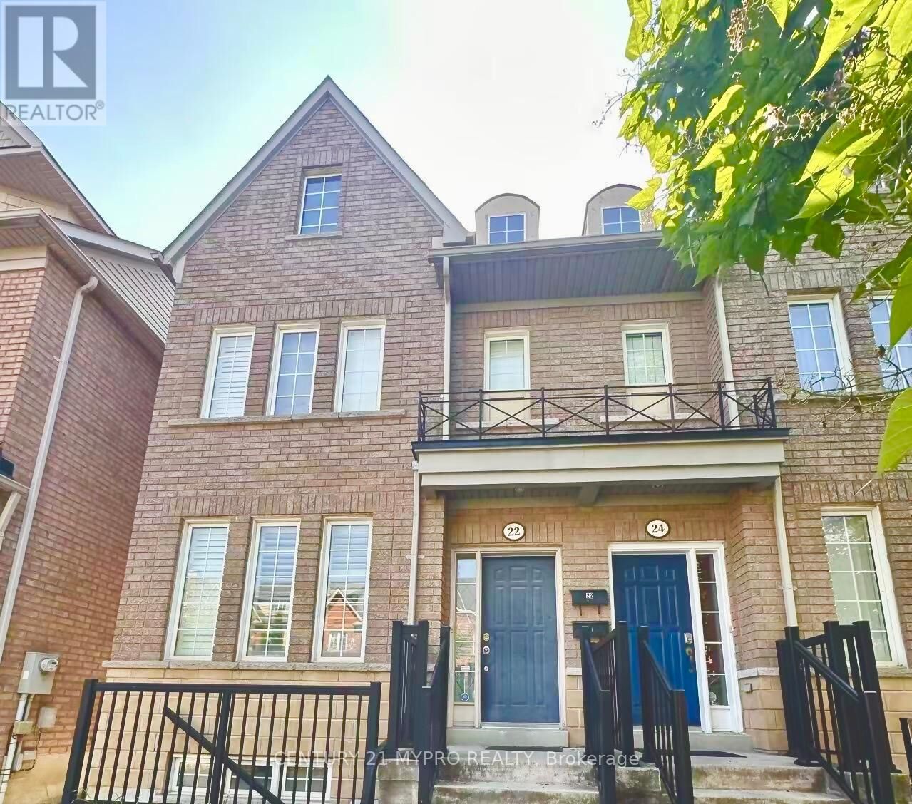 Property Photo:  22 Mansur Terrace  ON M3J 3R1 
