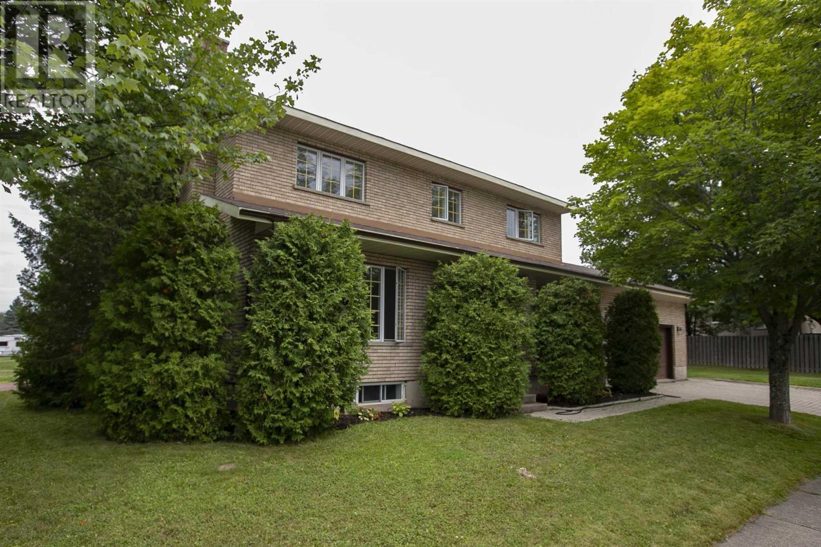 Property Photo:  46 Mary Ave  ON P6B 5Y5 