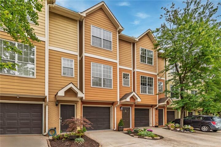 Property Photo:  1124 Dekalb Avenue NE 8  GA 30307 