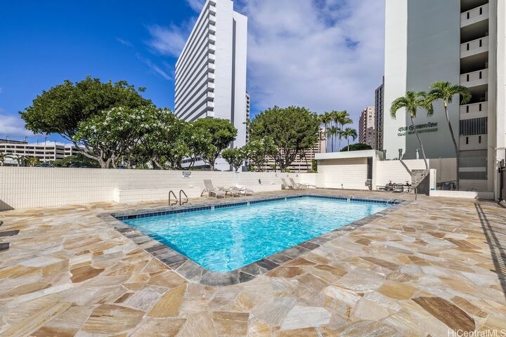 Property Photo:  1160 Ala Napunani Street 806  HI 96818 