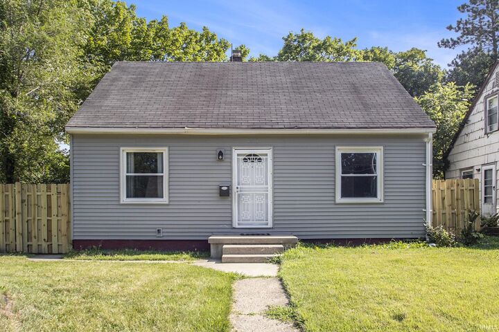 Property Photo:  1910 Bergan Street  IN 46628-3304 