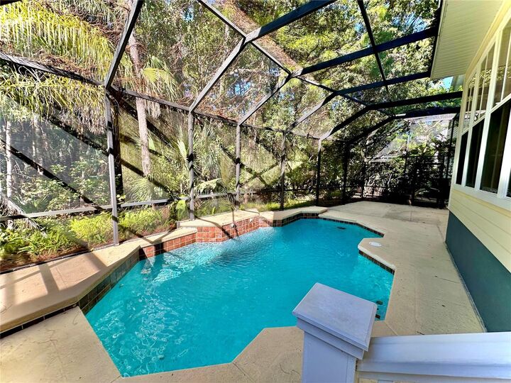 Property Photo:  814 Runner Oak Street  FL 34747 