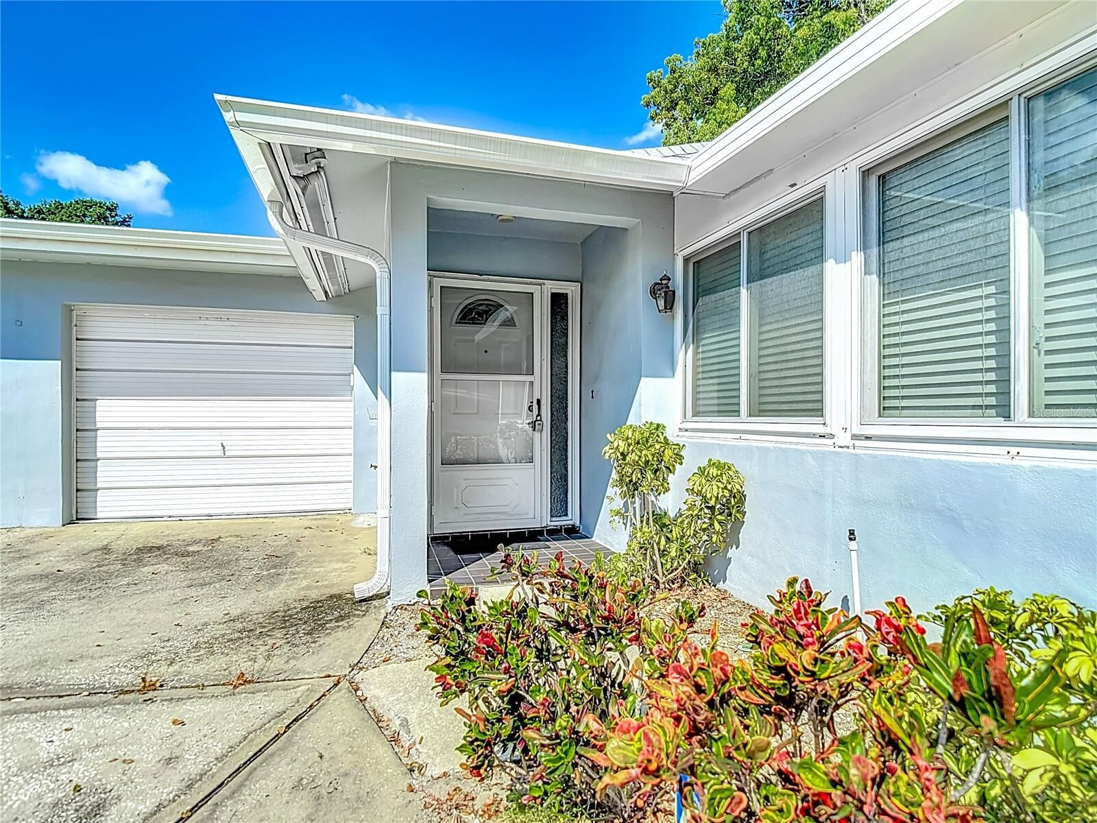 Property Photo:  1613 Berwick Court C  FL 34684 