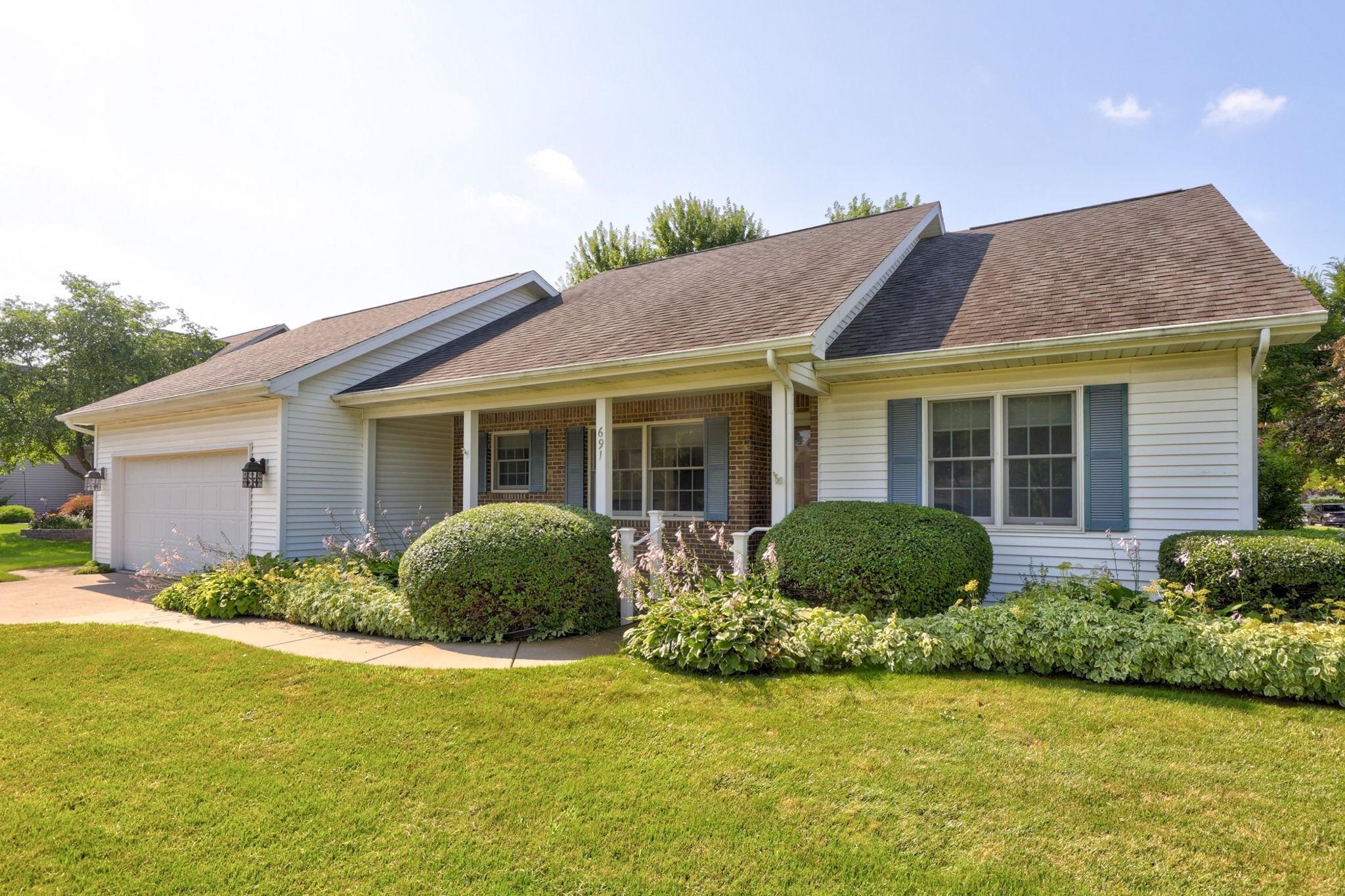 Property Photo:  691 Country Lane  MI 48734 