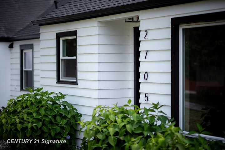 Property Photo:  2705 McCarty Road  MI 48603 