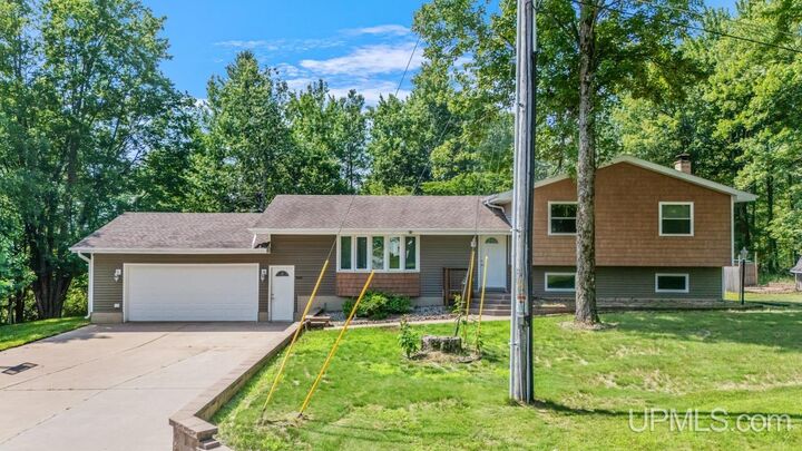 5045 Maple 16.45 Drive  Escanaba MI 49829 photo