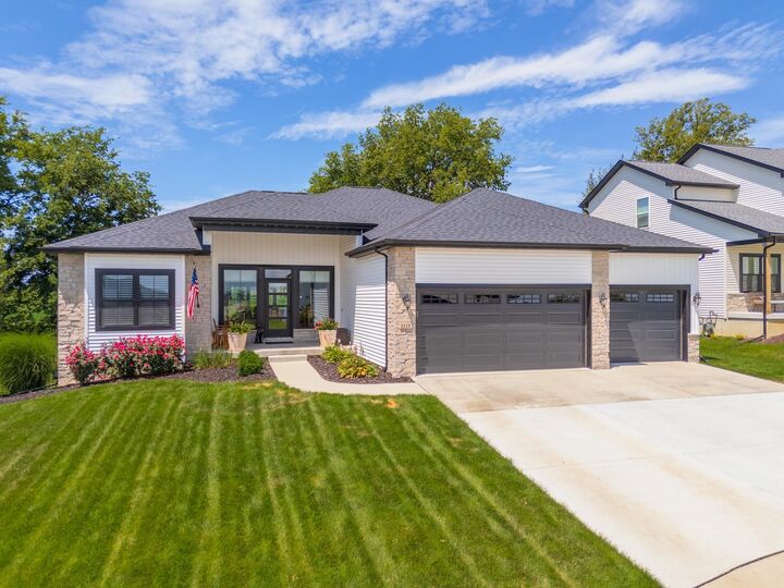 1113 Bell Grove Lane  Bloomington IL 61705 photo