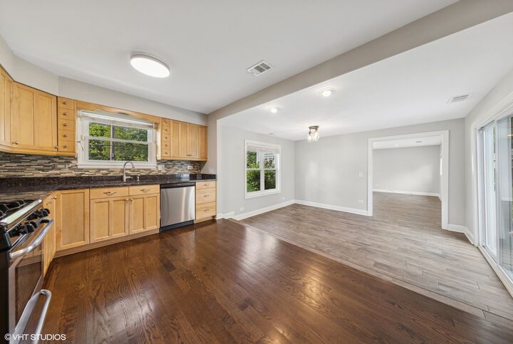Property Photo:  132 Mohawk Drive  IL 60514 